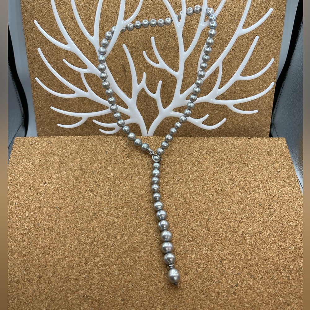Grey pearl necklace